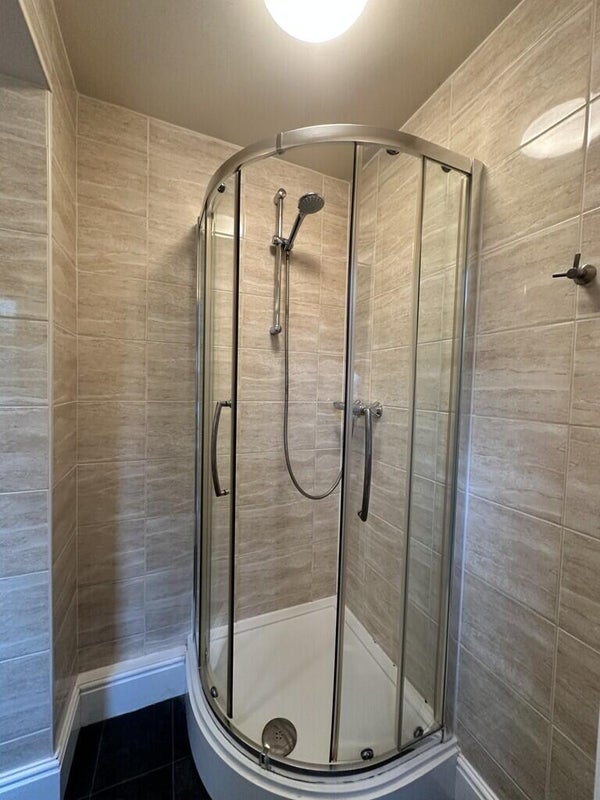 Room Margaret Avenue in Brentwood