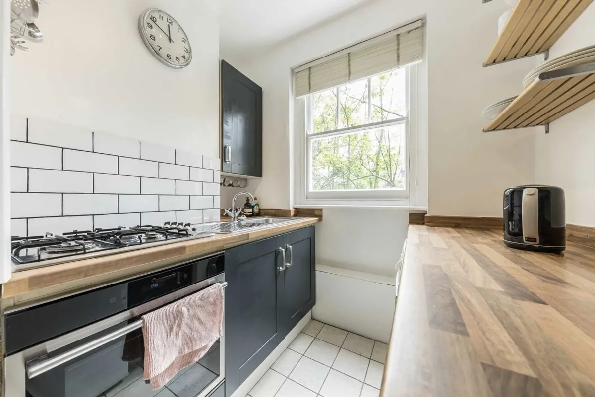Flat Chiswick Road in Greater London