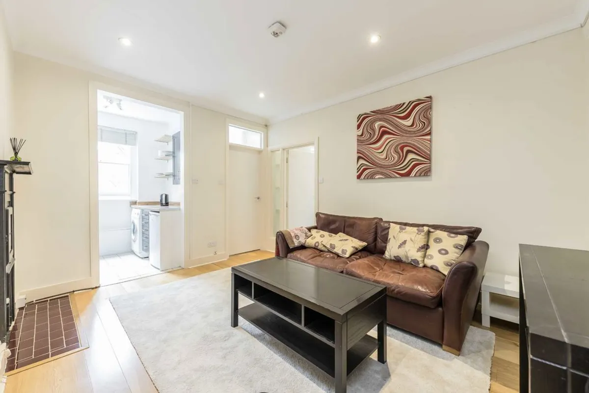 Flat Chiswick Road in Greater London