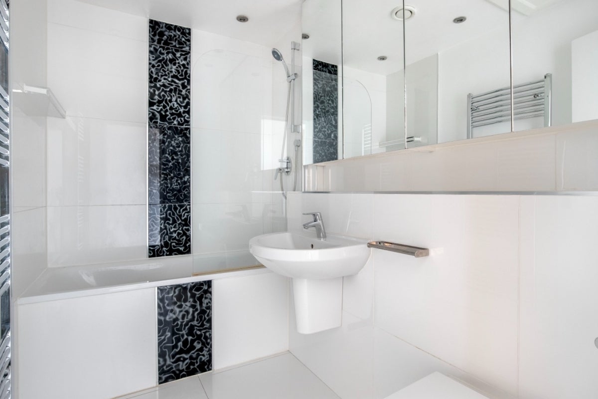 Flat Point W Access Road in Greater London