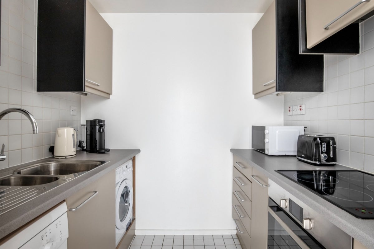 Flat Point W Access Road in Greater London