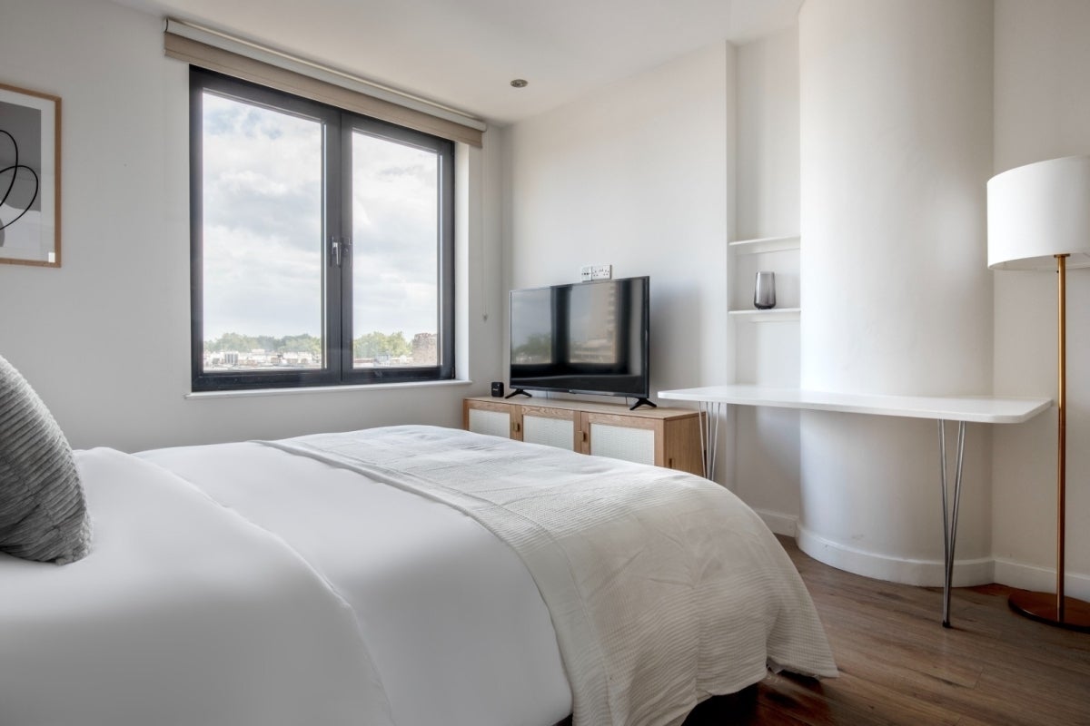 Flat Point W Access Road in Greater London