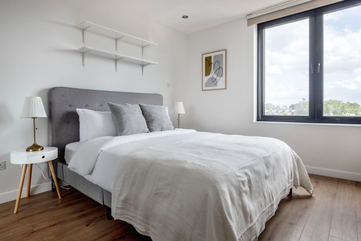Flat Point W Access Road in Greater London