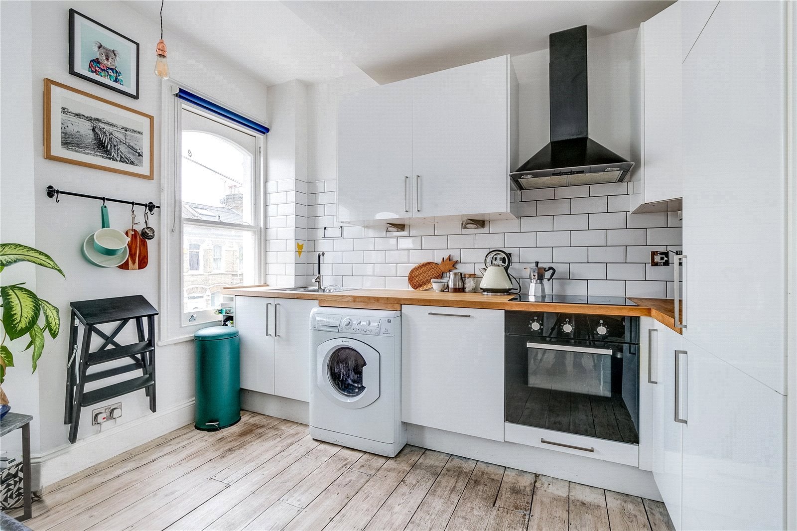 Flat Corrance Road in Greater London