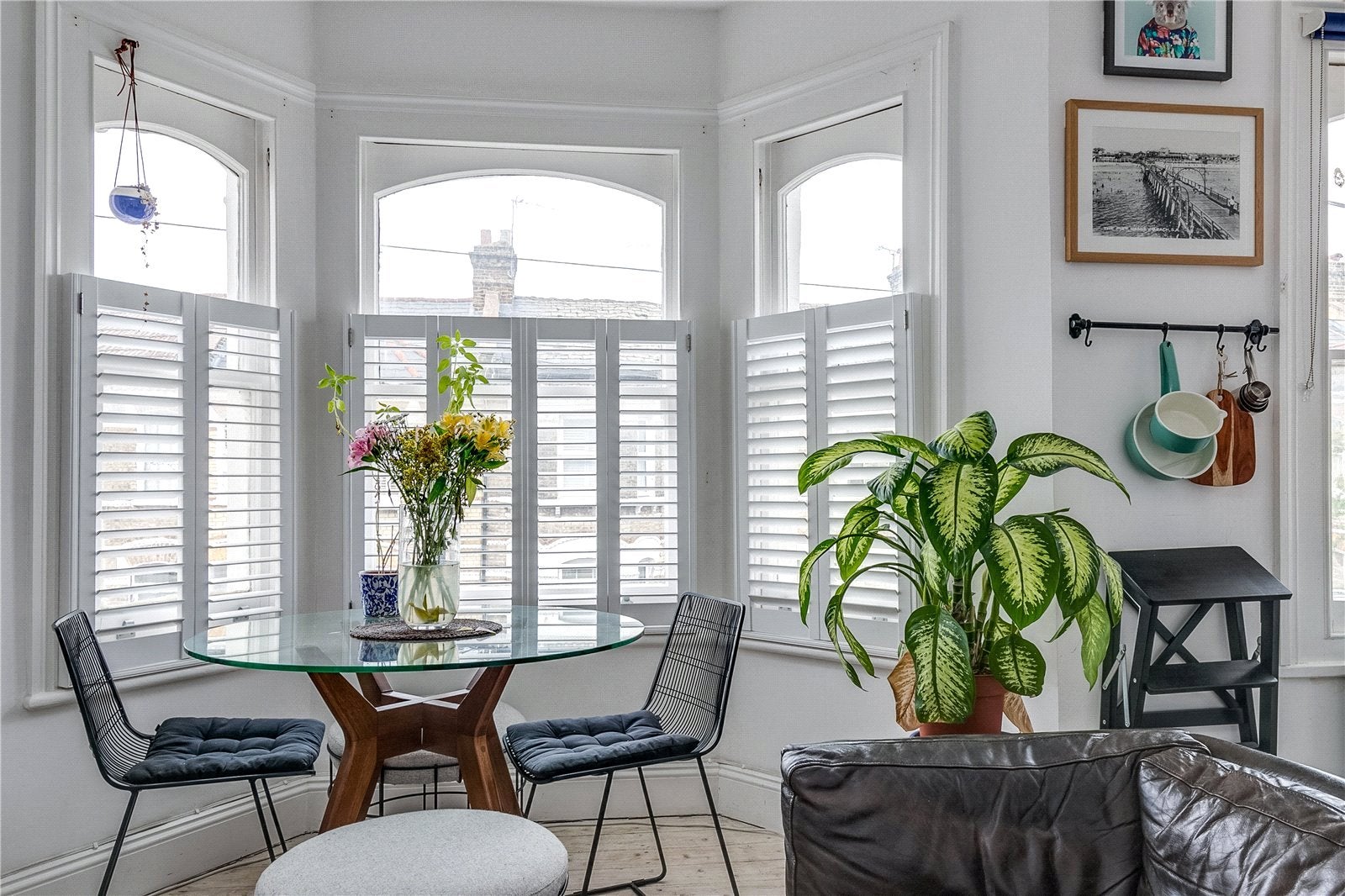 Flat Corrance Road in Greater London