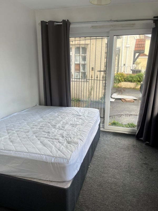 Room Foxcote Road in Bristol