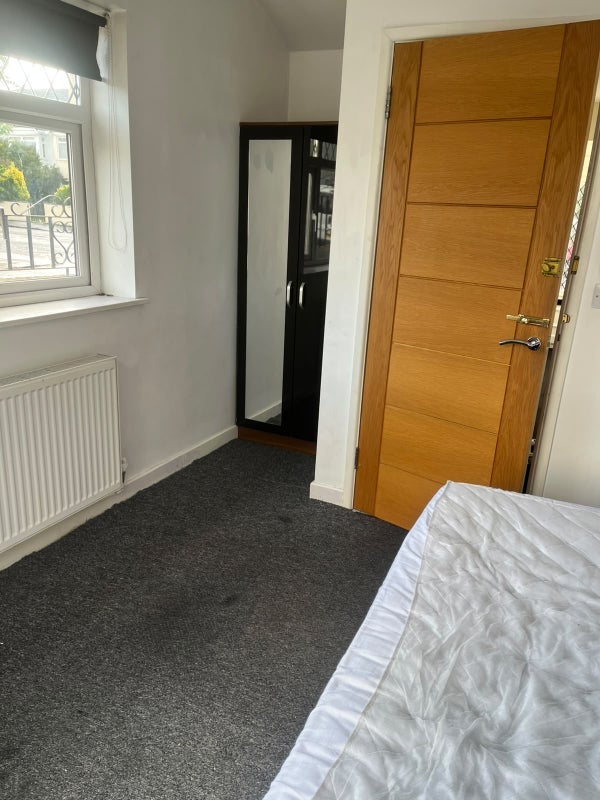 Room Foxcote Road in Bristol