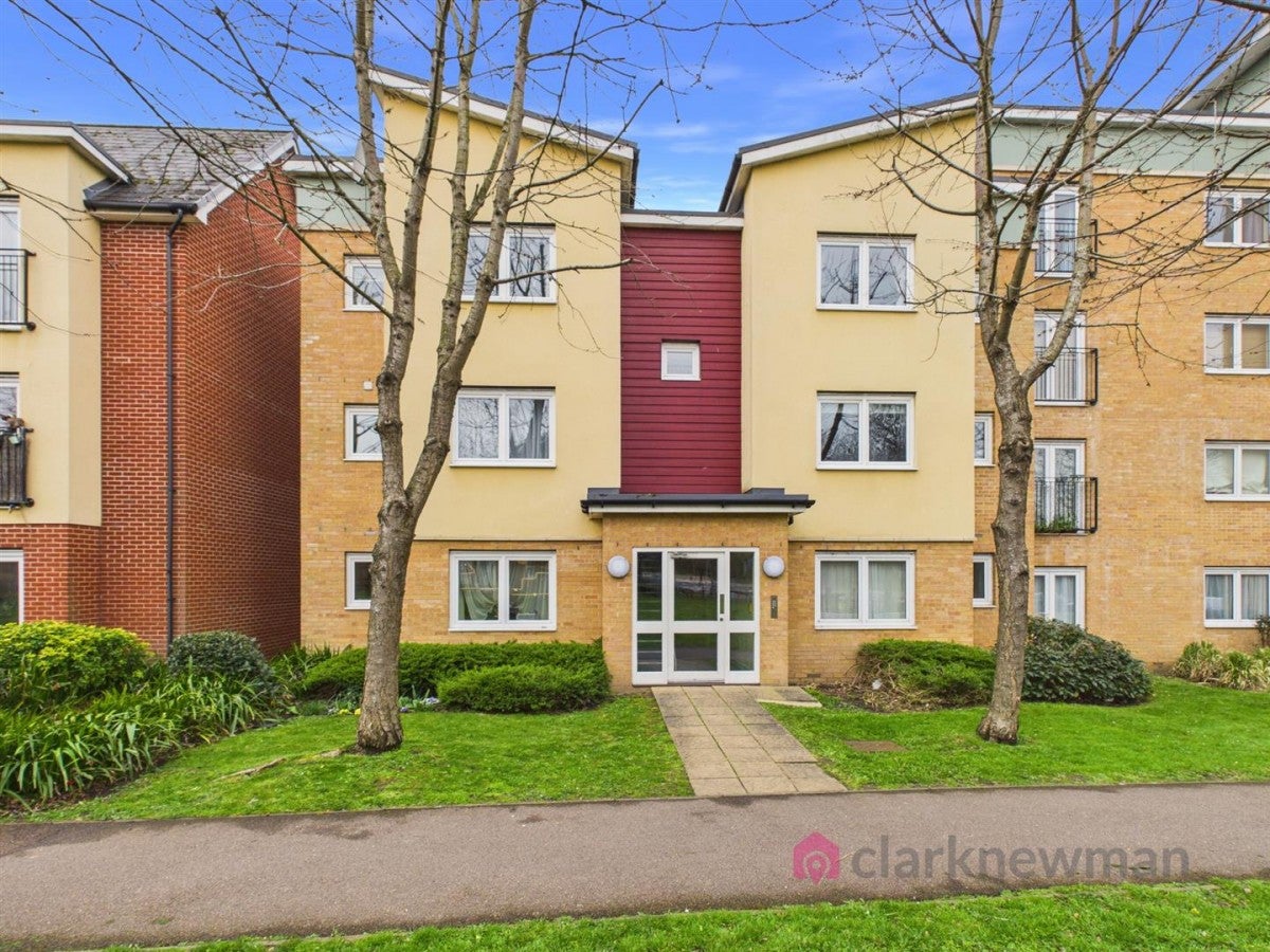 Flat Newstead Way in Harlow