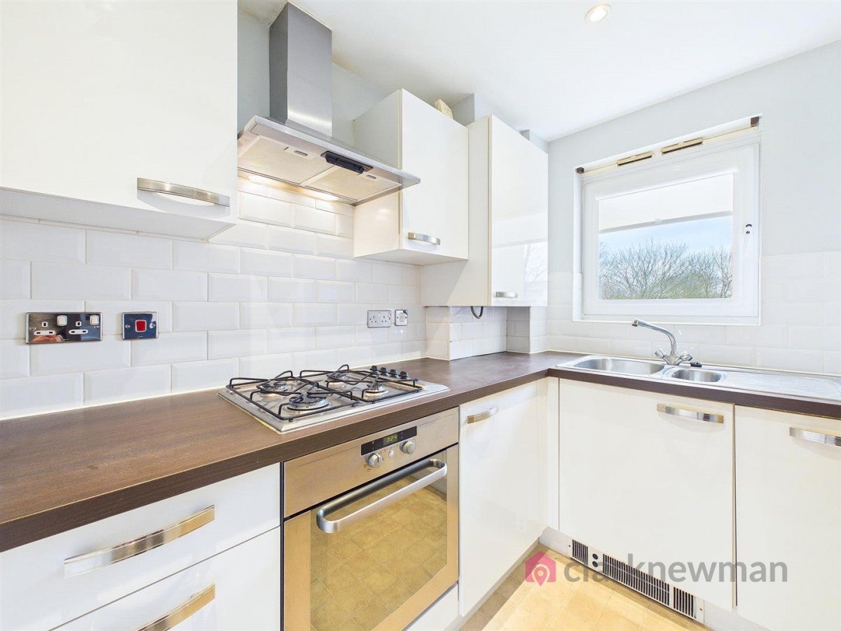 Flat Newstead Way in Harlow