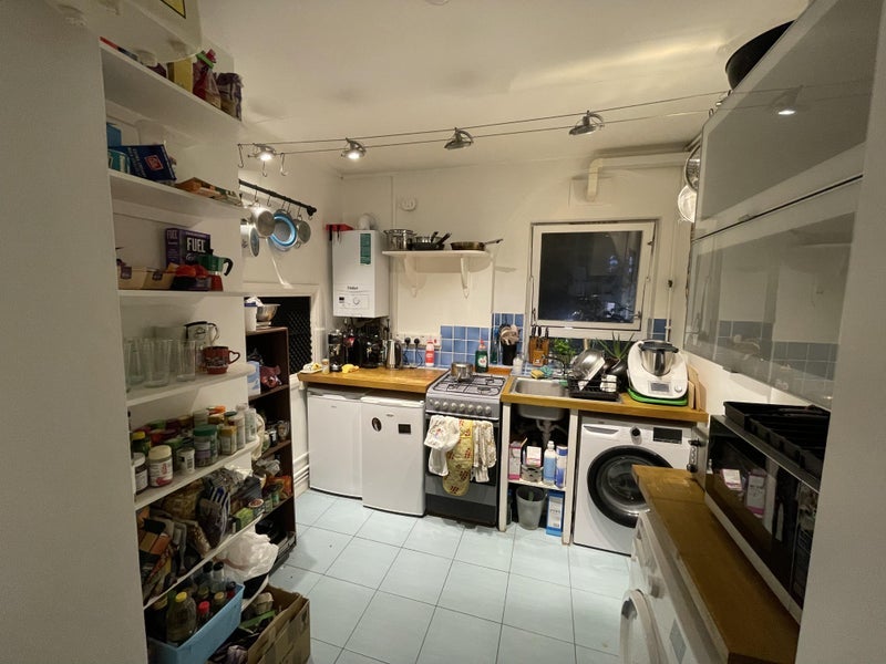 Room McAuley Close in Greater London