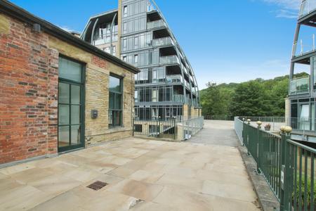 Flat Aire Close in Bradford
