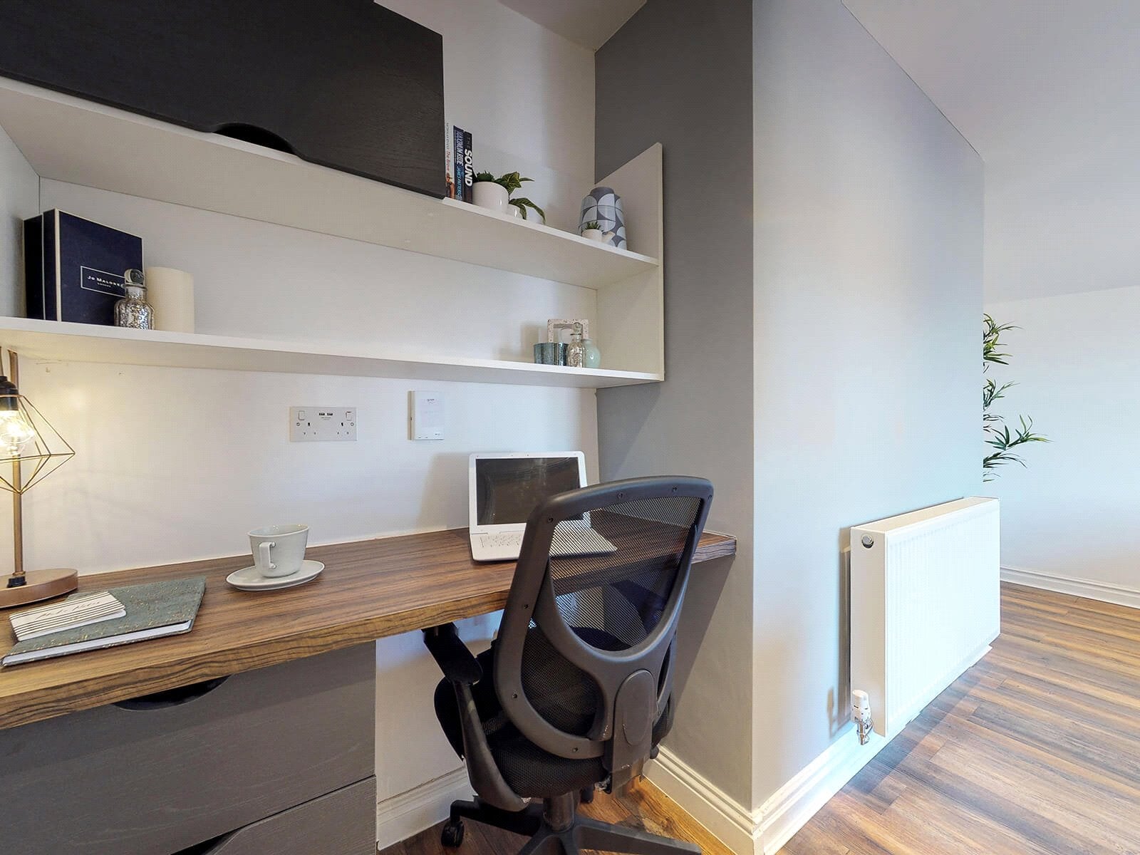 Room Clarendon Road in Leeds