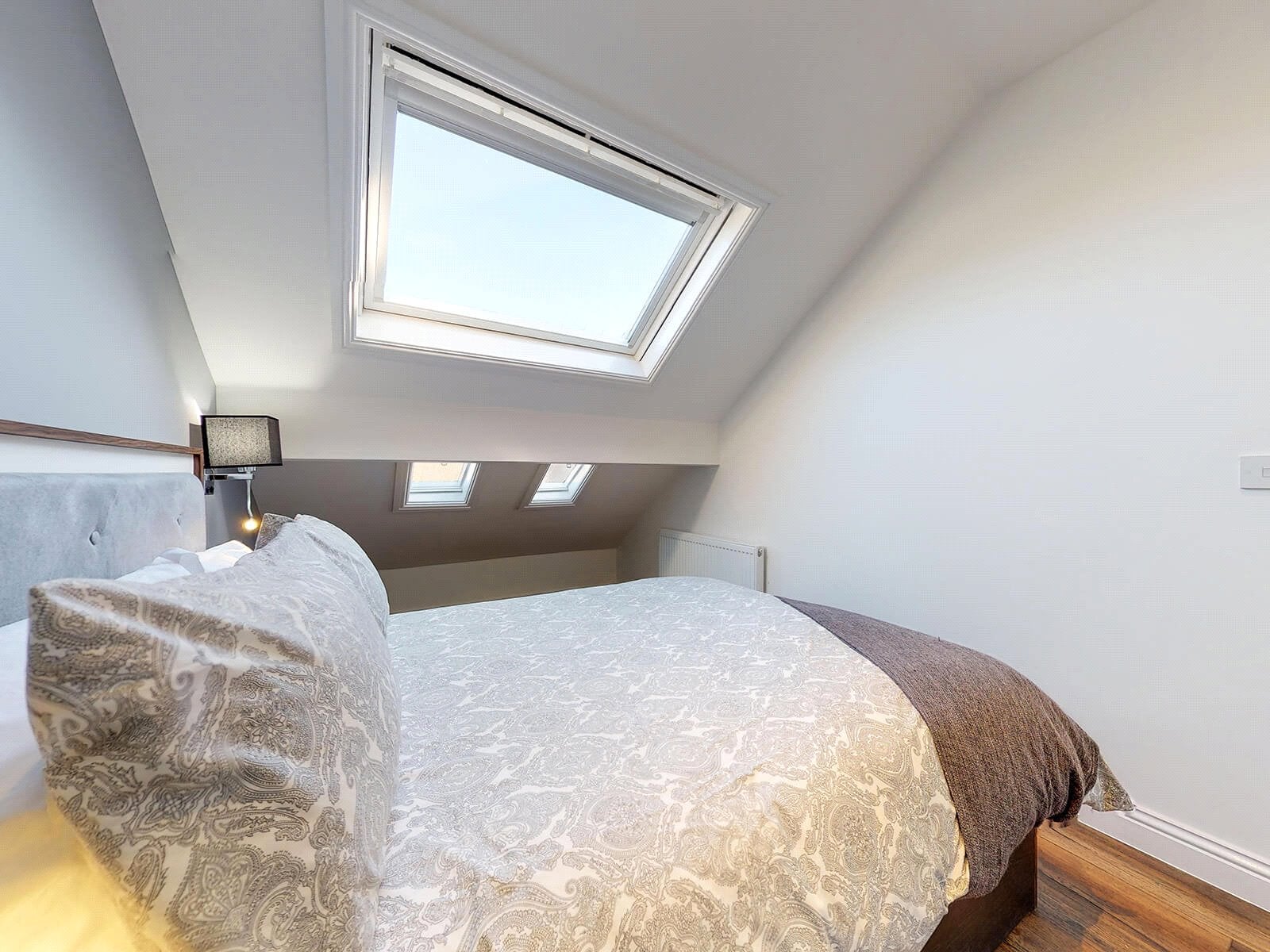 Room Clarendon Road in Leeds