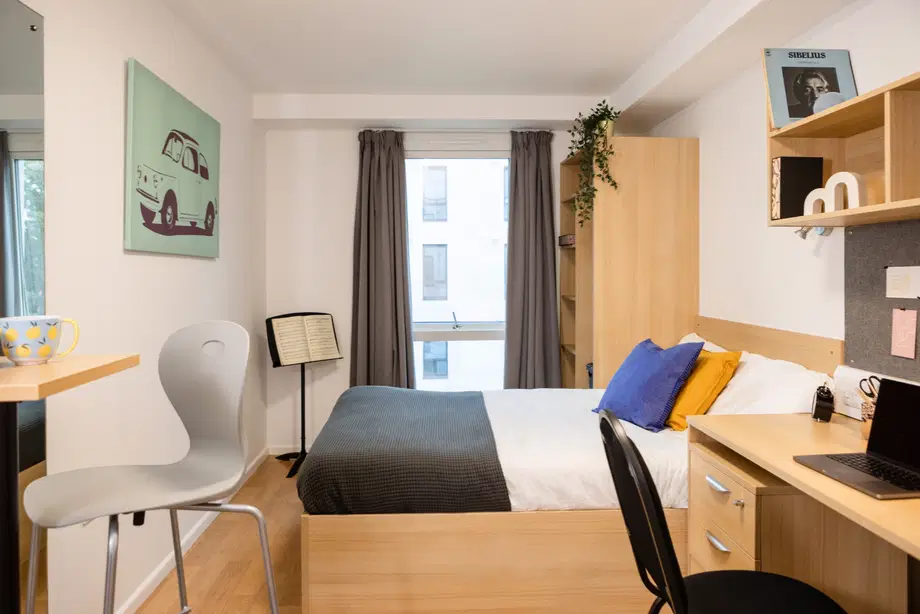 Room Goldhawk Road in Greater London