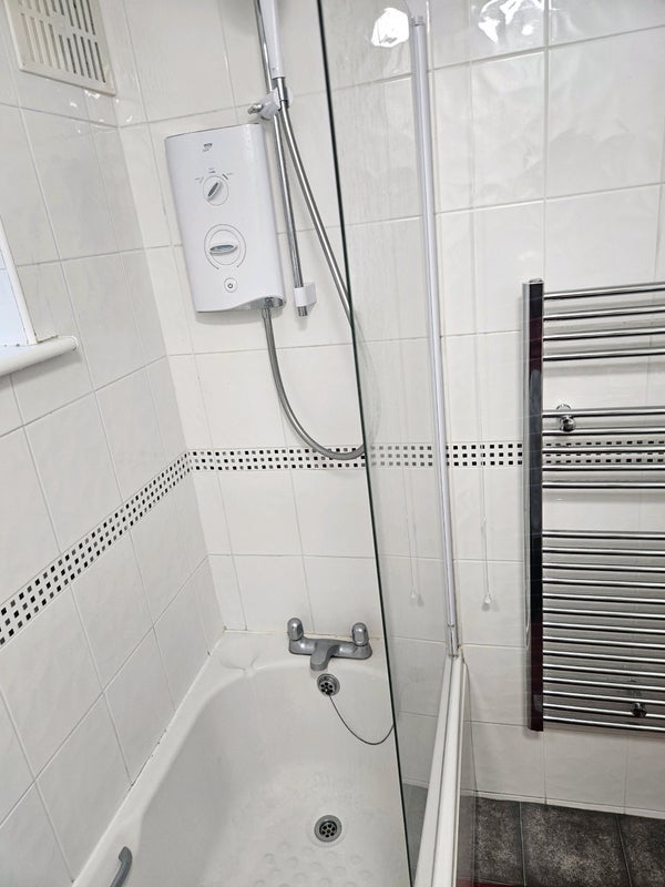Room Longden Close in Nottingham