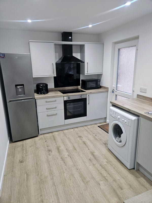 Room Longden Close in Nottingham