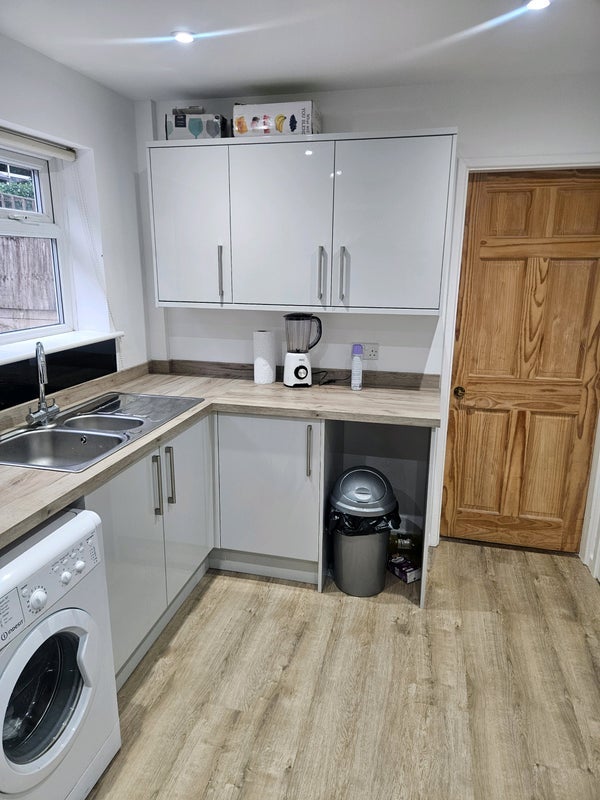 Room Longden Close in Nottingham