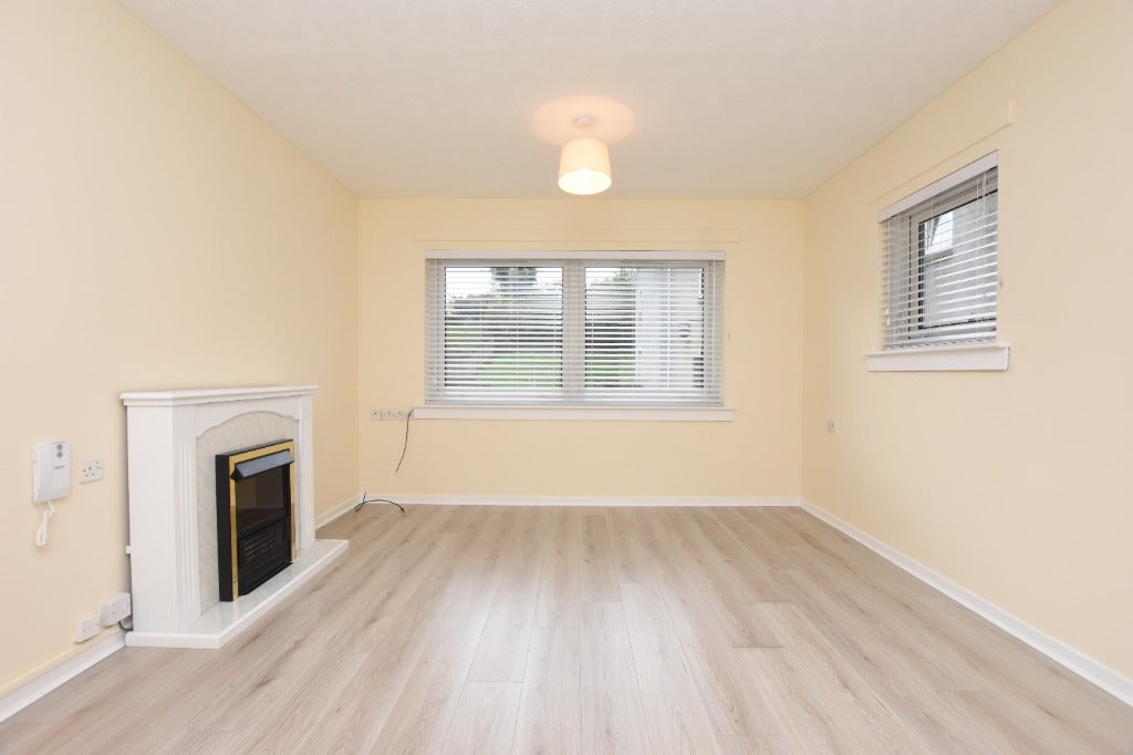 Flat Waterford Road in Giffnock
