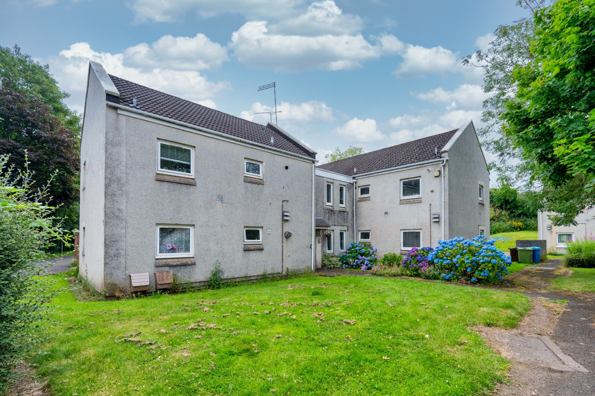 Flat Waterford Road in Giffnock
