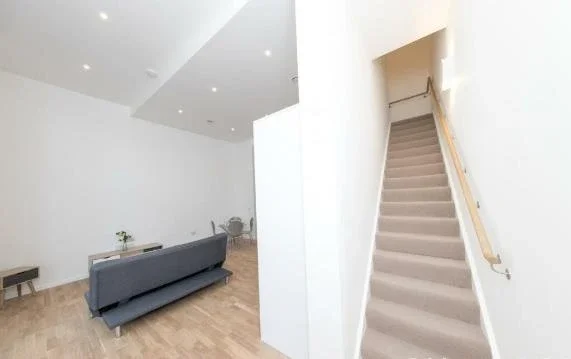 Flat Grove Street in Greater London