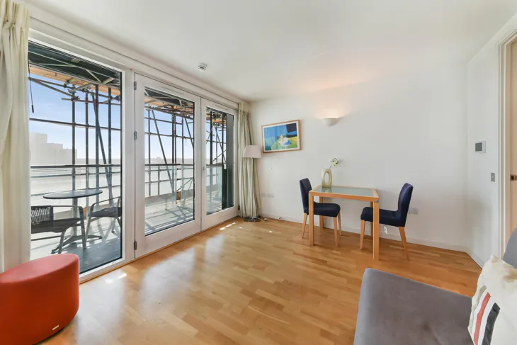 Flat Fairmont Avenue in Greater London