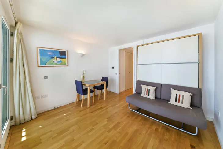 Flat Fairmont Avenue in Greater London