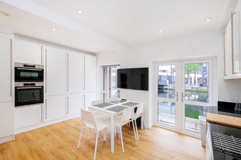 Room Lancaster Drive in Greater London