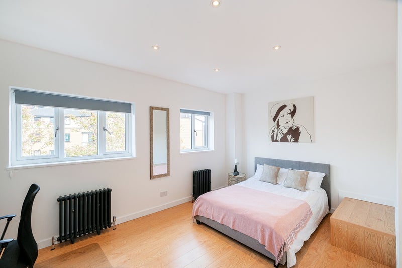 Room Lancaster Drive in Greater London