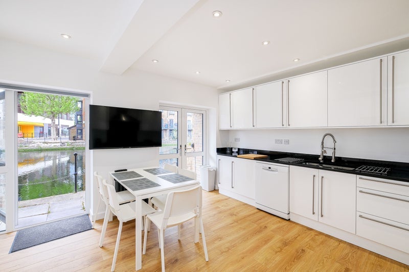 Room Lancaster Drive in Greater London