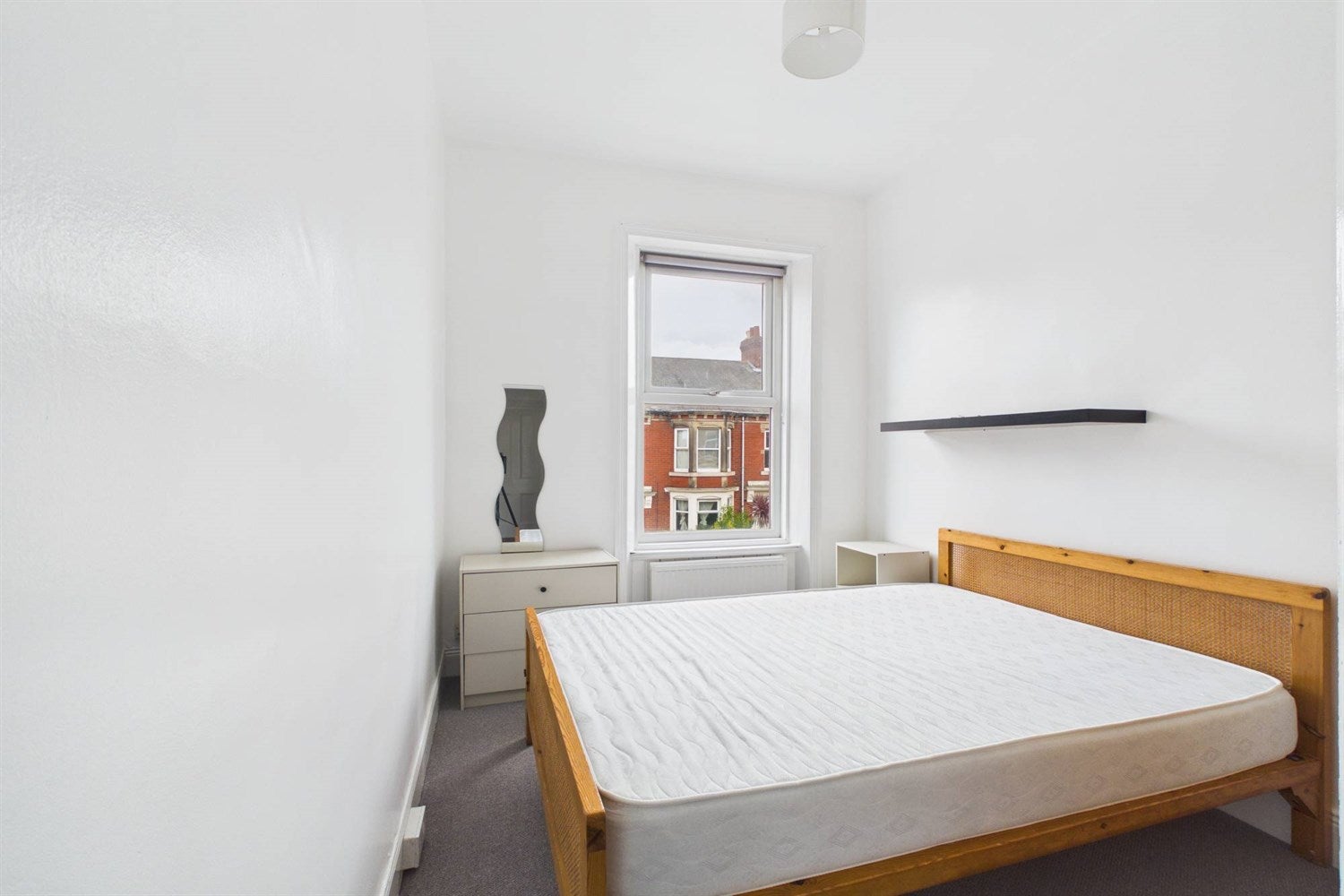 Flat Whitefield Terrace in Newcastle upon Tyne