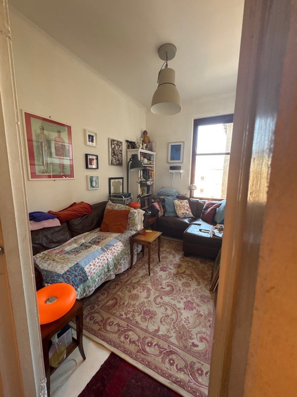 Room Dumbarton Road in Glasgow