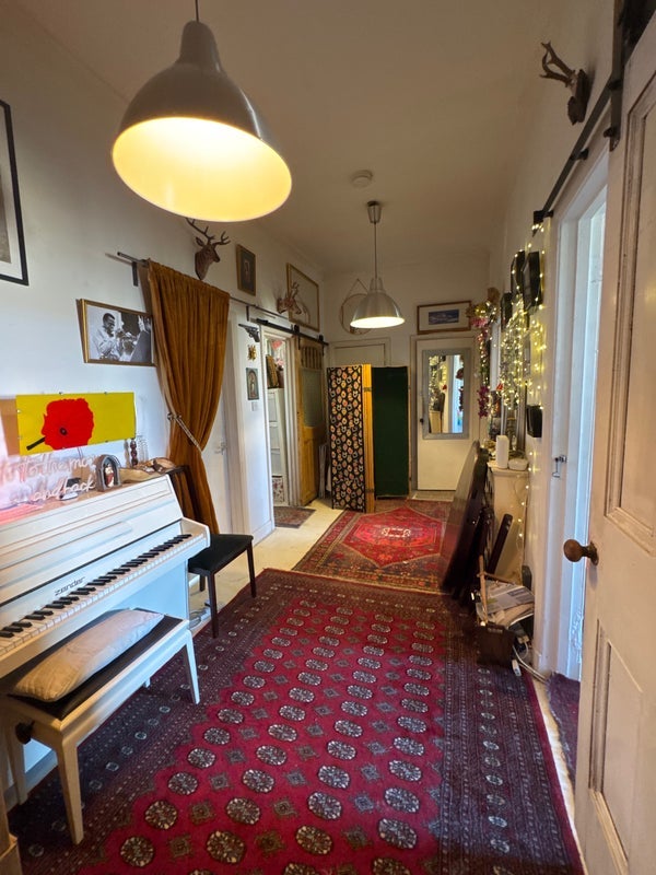 Room Dumbarton Road in Glasgow