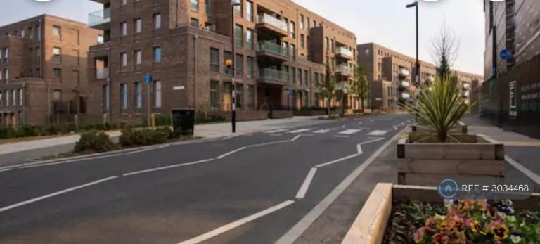Room Fielders Crescent in Greater London