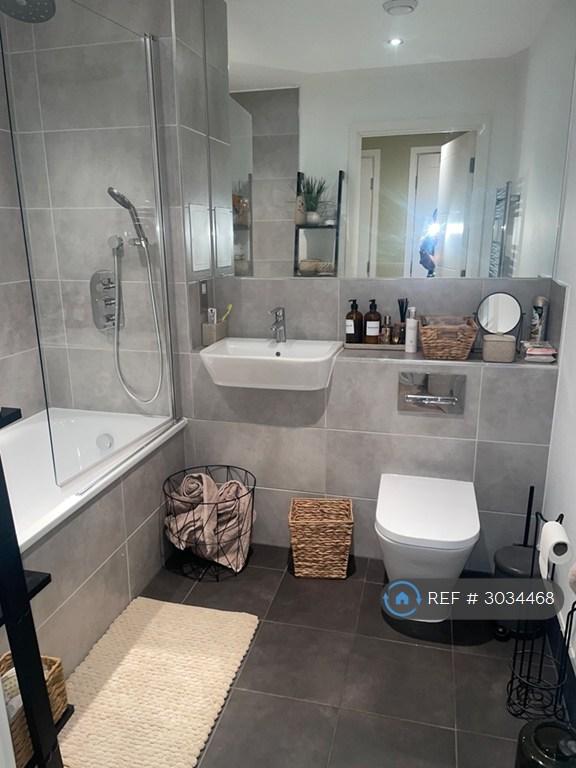 Room Fielders Crescent in Greater London