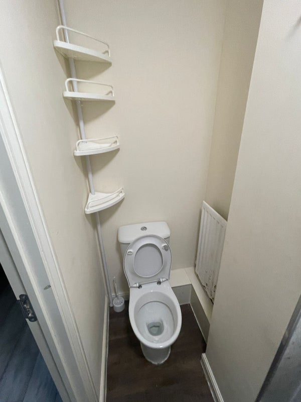 Room Lauderdale Crescent in Manchester