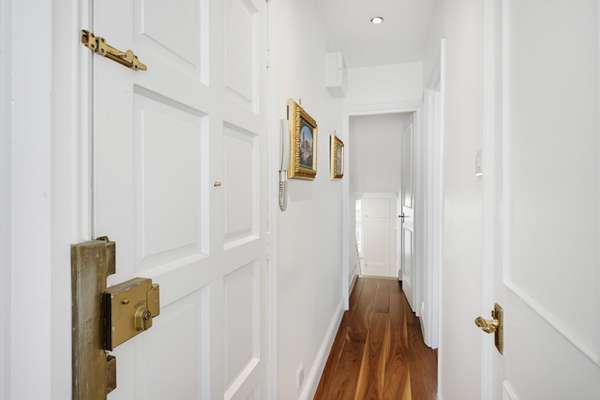 Flat Alderney Street in City of Westminster