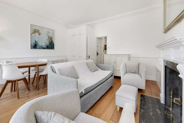 Flat Alderney Street in City of Westminster
