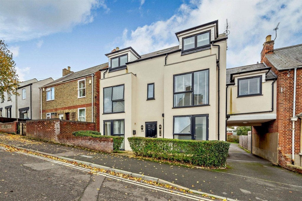 Flat Crescent Road in Oxford