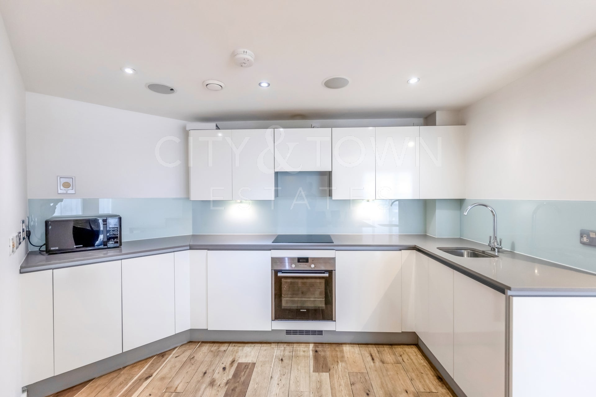 Flat Restell Close in Greater London