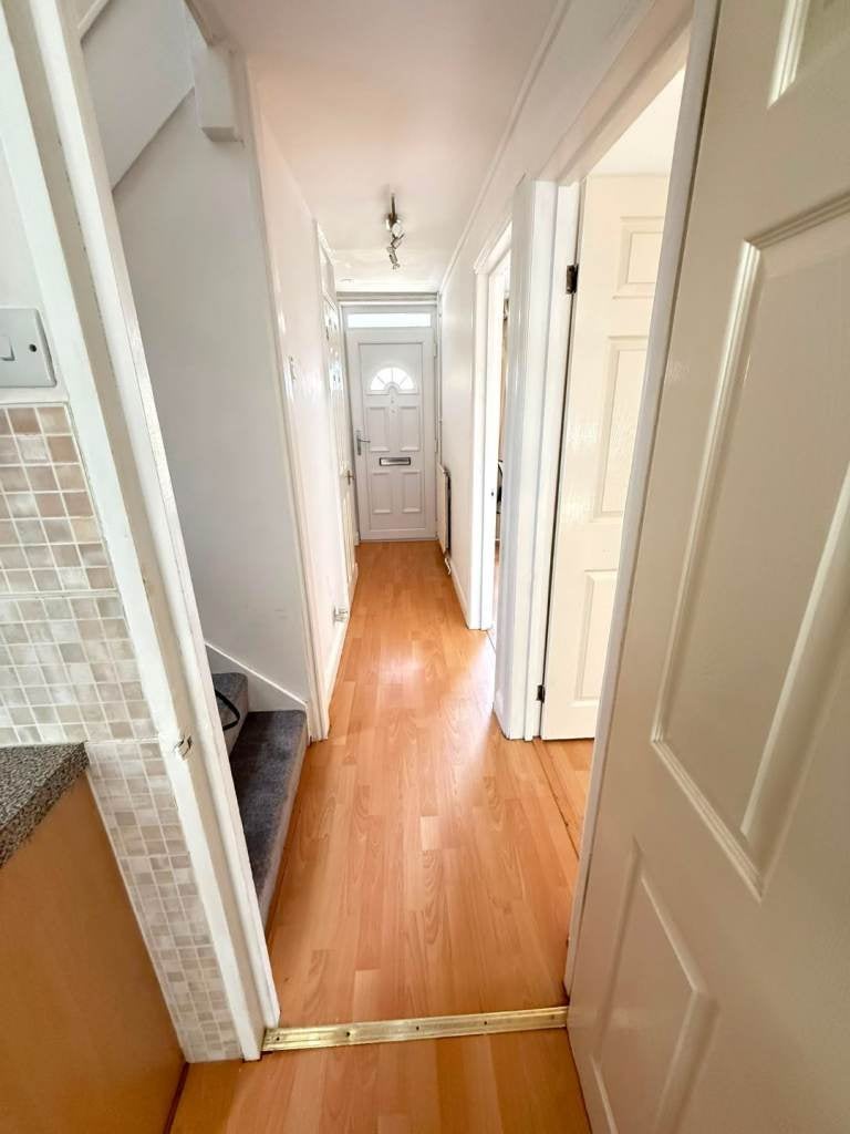 Flat Ballards Lane in Greater London