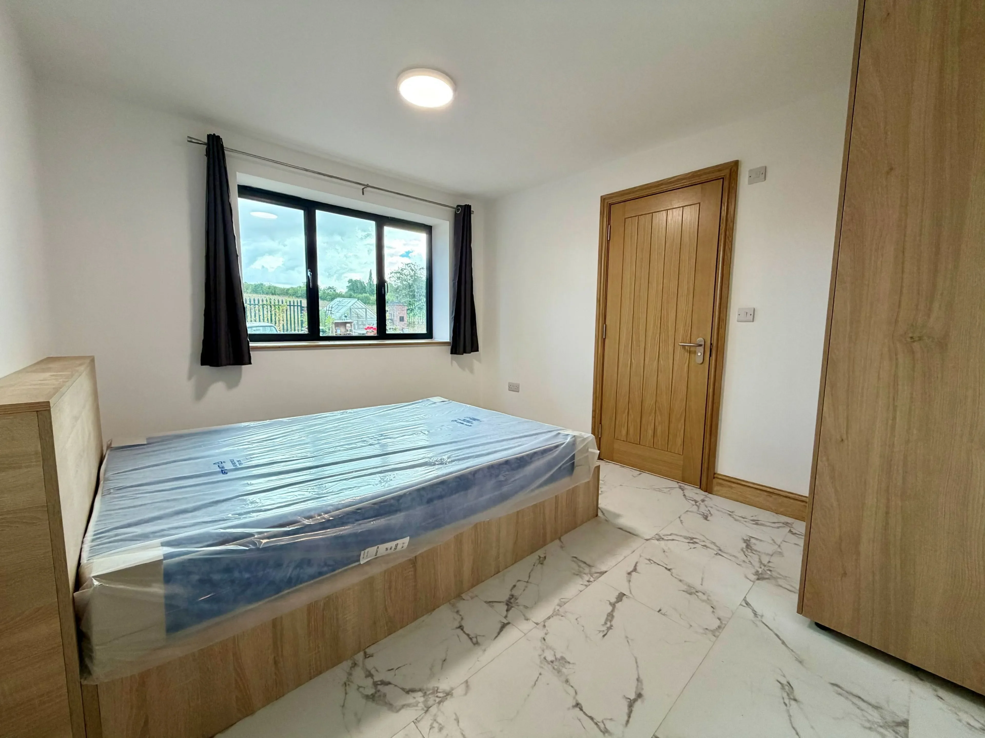 Flat Sandy Lane in Warwick