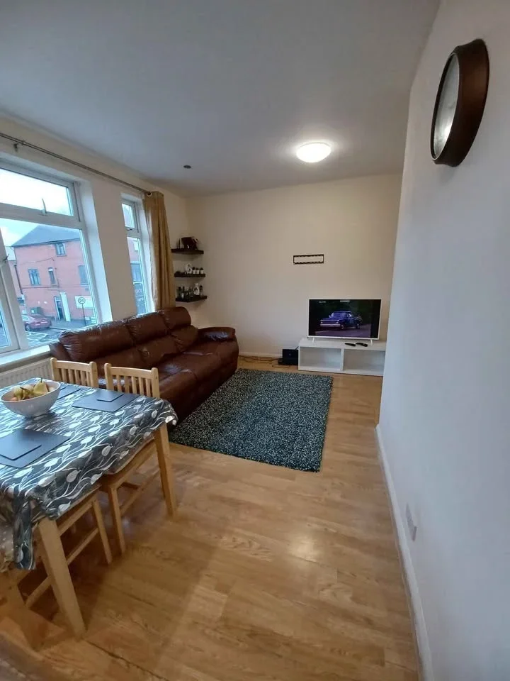 Flat Greenford Road in Greater London