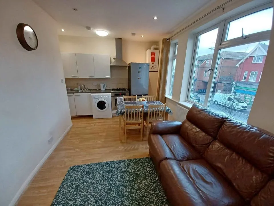 Flat Greenford Road in Greater London