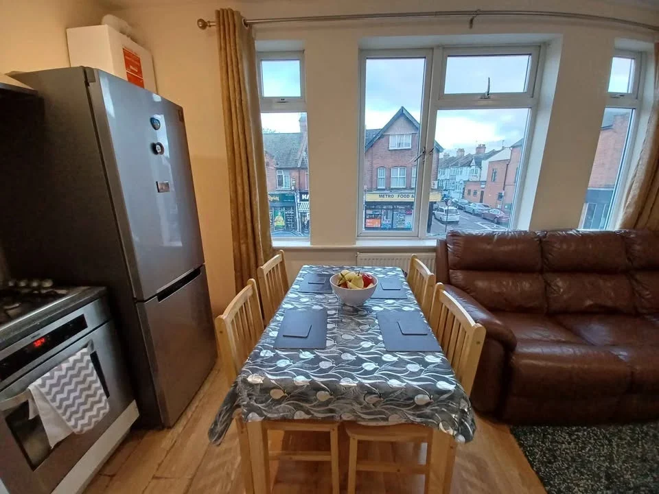 Flat Greenford Road in Greater London