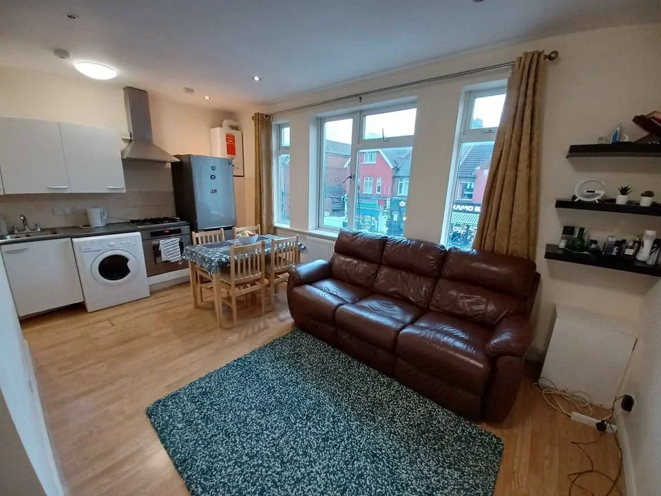 Flat Greenford Road in Greater London
