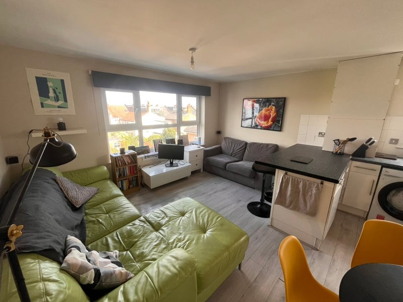 Room Milton Road in Greater London
