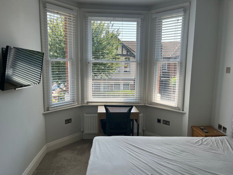 Room Bollo Bridge Road in Greater London