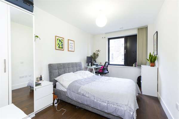 Flat Liverpool Road in Greater London