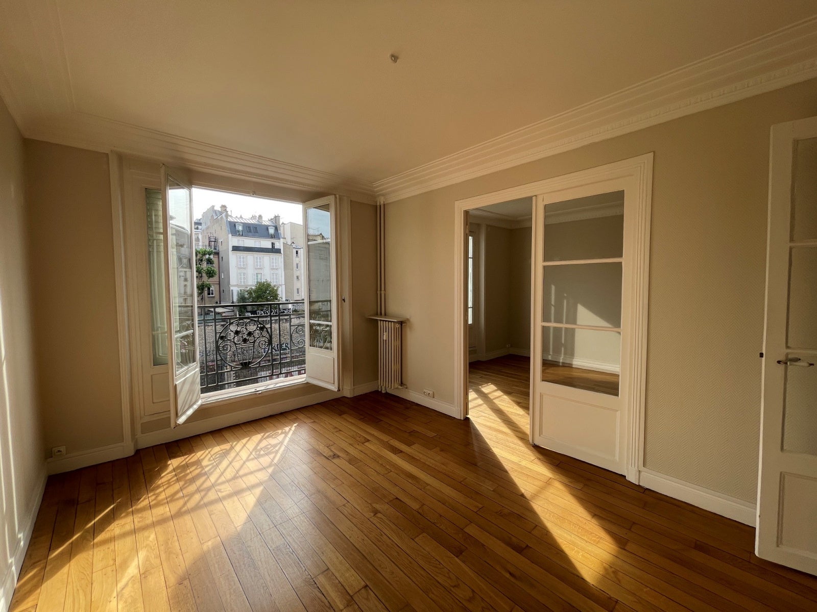 Flat Place Saint-Jean in Paris