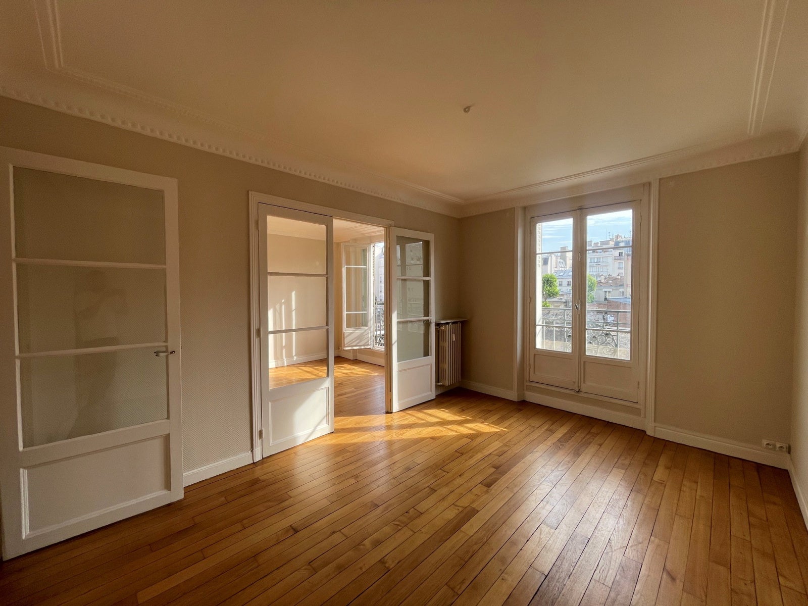 Flat Place Saint-Jean in Paris